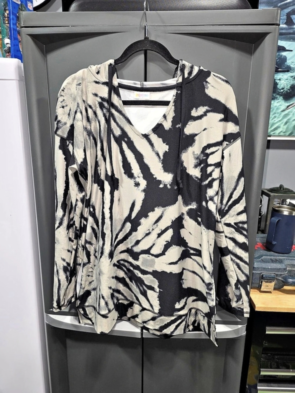 LulaRoe Unique Abstract Print Tunic in Black & Gray Size Large